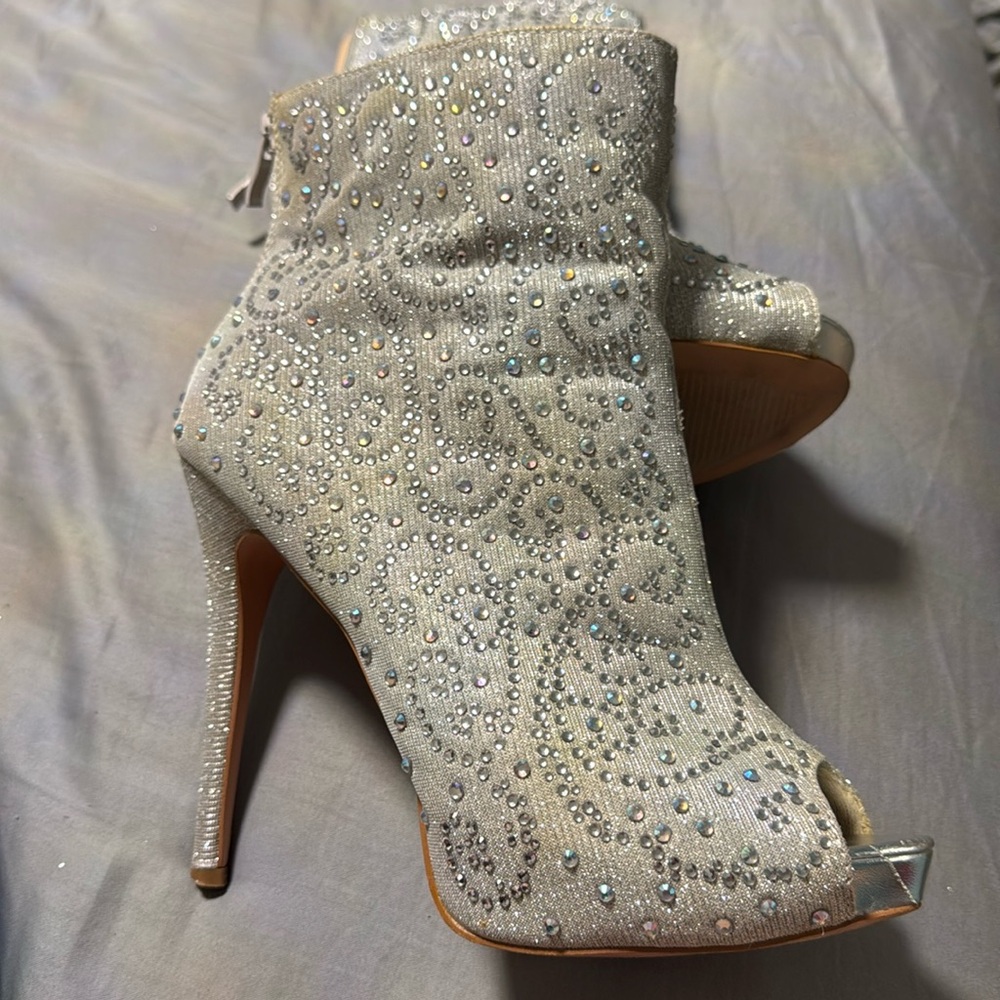 Lauren Lorraine Emma crystal peep toe boots size 8.5 Right has a dark spot pics